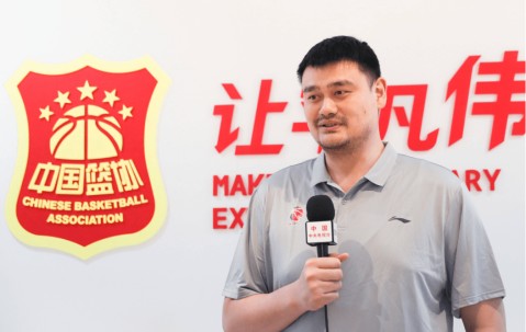 爱游戏官方网站-篮球赛场再起风云：江畔鲨队队击败北城独角兽队，脚步移动更到位赛场纪律更严谨